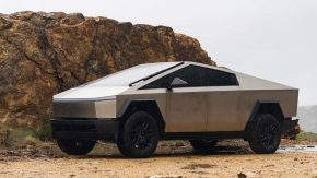 tesla tarik balik cyberstruck