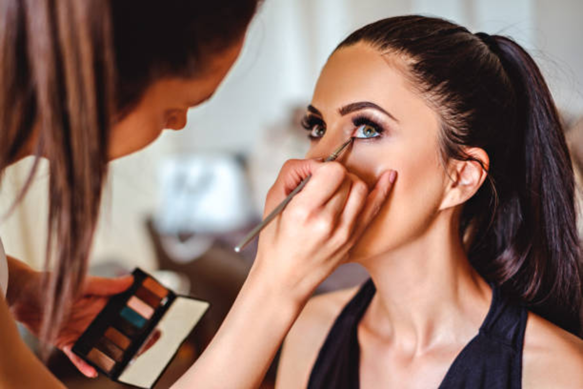 makeup artist