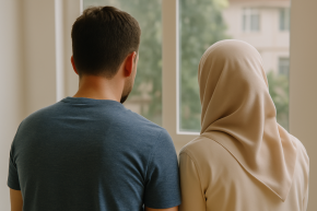 lelaki duduk sebelah perempuan