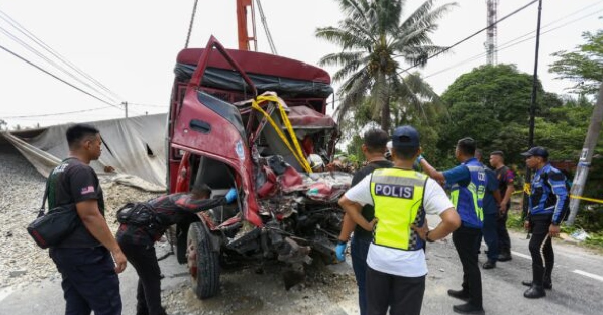 Tragedi FRU : “Hati Saya Hancur” – Isteri Pemandu Trak FRU Maklum Suami Dihantui Rasa Bersalah Teramat Sangat