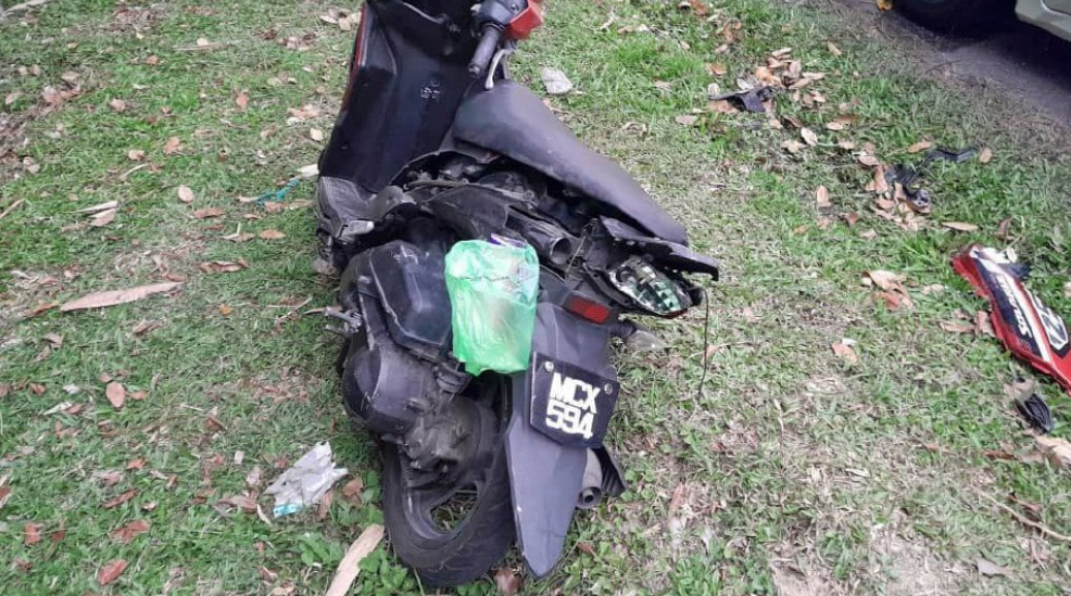 kemalangan motosikal maut digilis lori