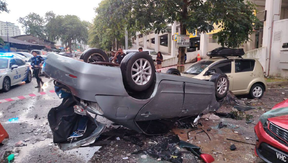 kereta terjunam tingkat tiga OUG Parklane