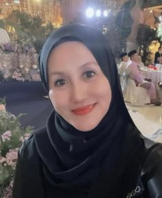 ainina ahmad b
