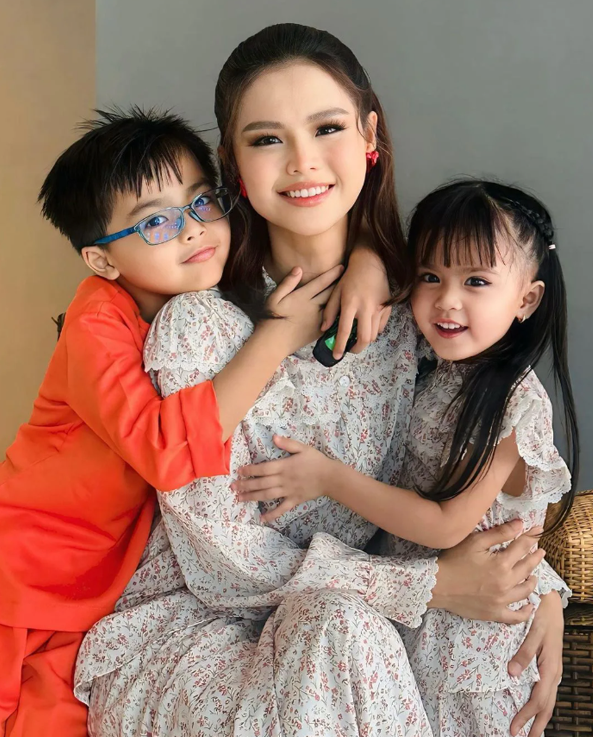 Bella Astillah dan anak anak