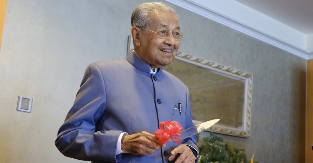 “Yang Menghukum Saya Bersalah Dia” – Anwar Ibrahim Malas Layan Kenyataan Tun M