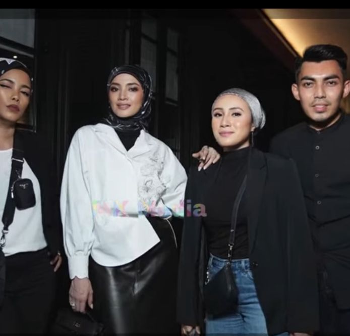 Syira Atiqah bekas PA Fazura