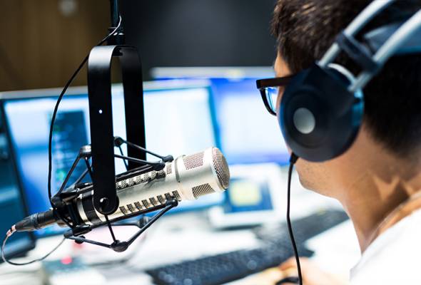 Anak penyampai radio popular pembuli