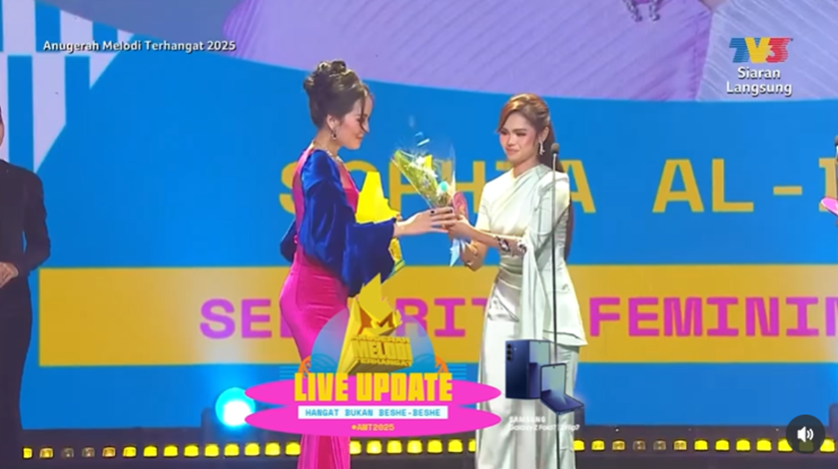 Bella Astillah beri Sophia Albarakbah award