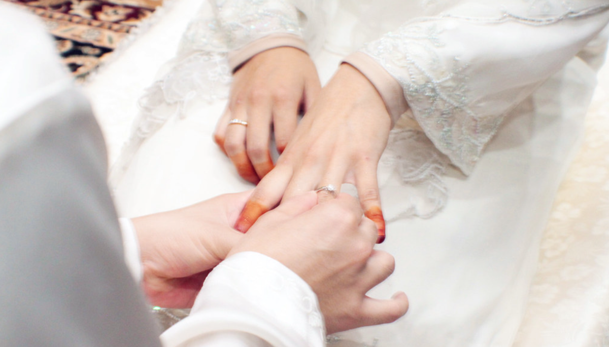 sarung cincin selepas nikah