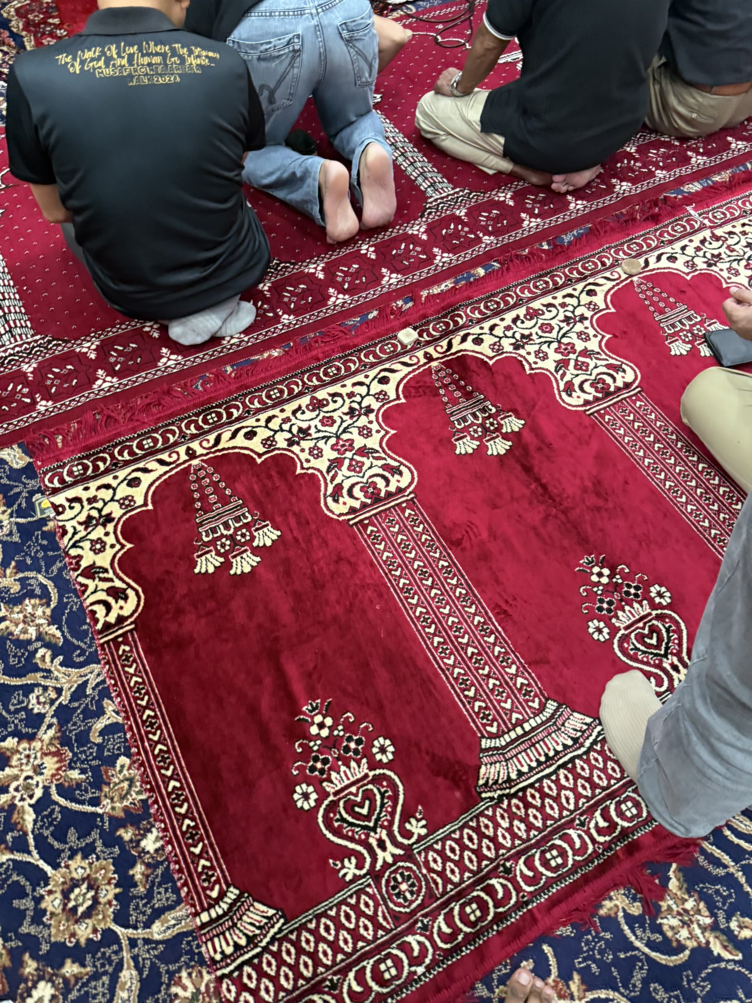 lelaki kongsi pengalaman solat di masjid syiah di singapura
