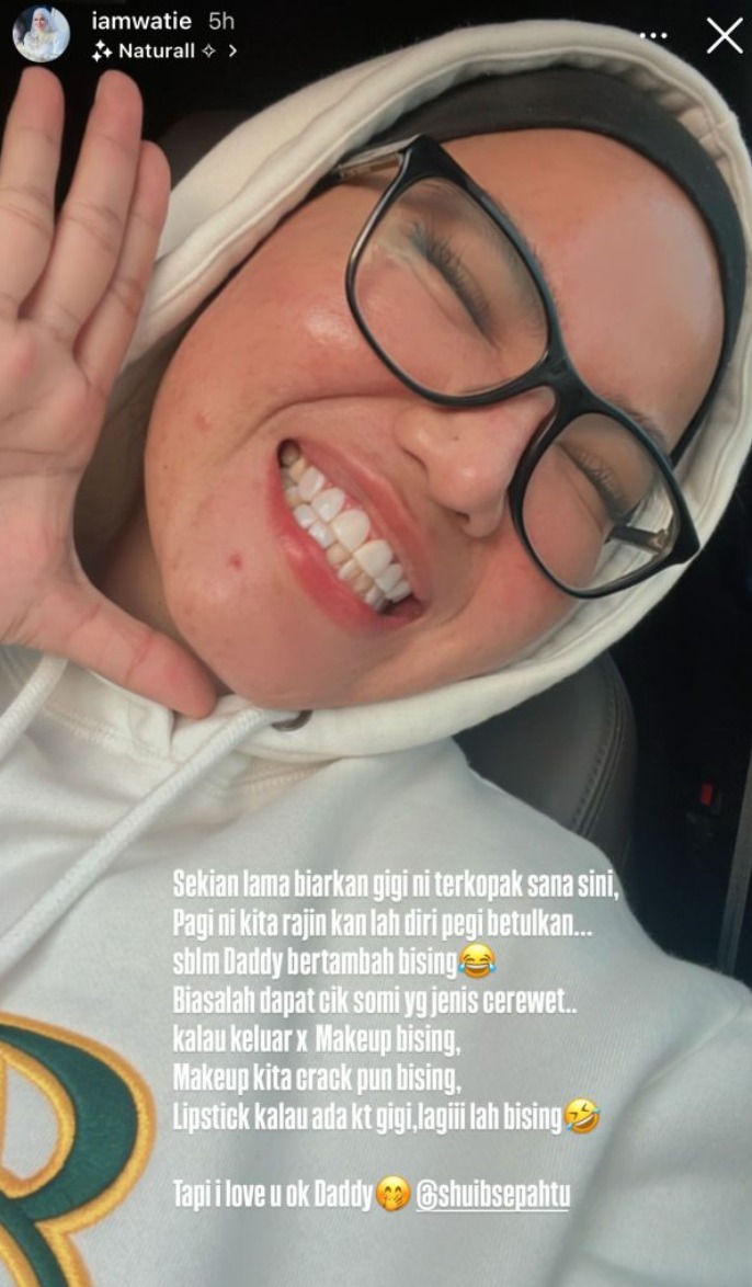 Watie Hanifiah betulkan gigi