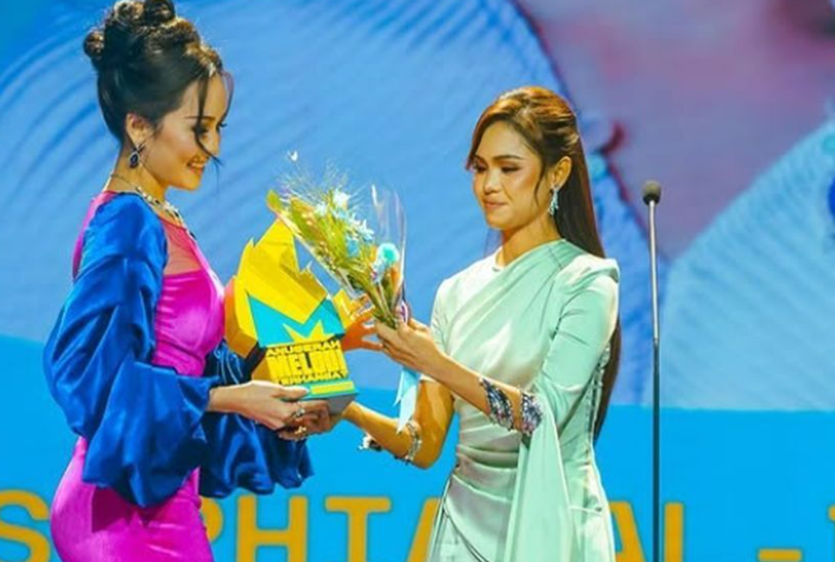 Bella bagi trofi Sophia Albarakbah