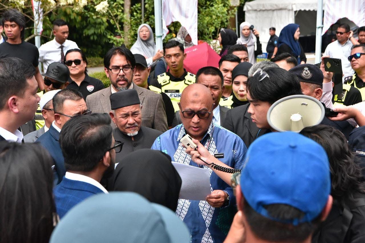 Fadhlina sidek terima memorandum