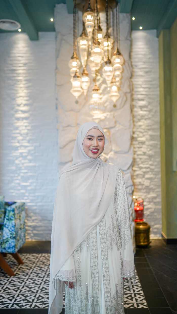 Wajah Seiras Tengku Zawyah, Kenali Menantu Datuk Seri Siti Nurhaliza – “Manis Wajah, Sopan Santun..”