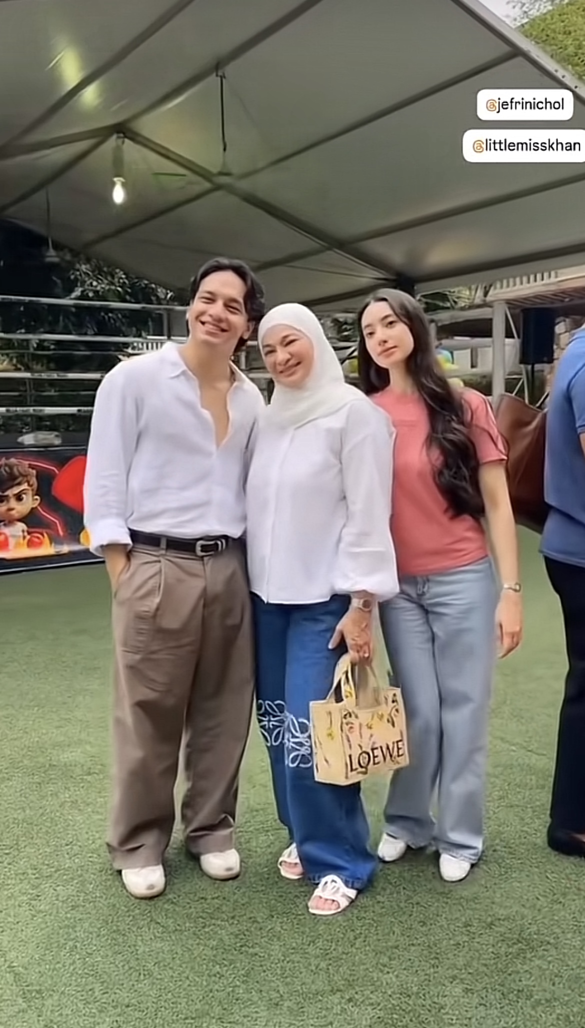 Ibu ameera khan peluk jefri nichol