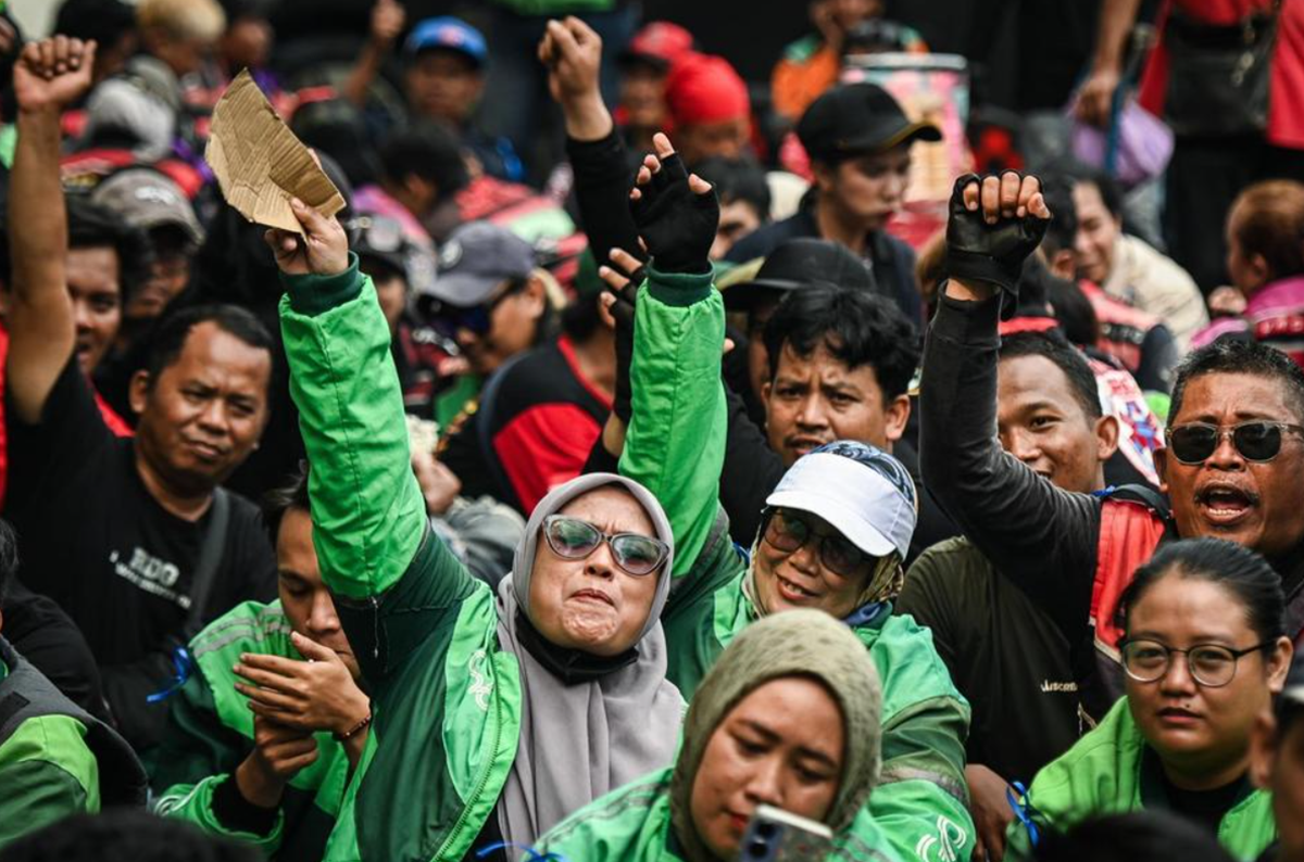 Ojek dan Grab rider Indonesia