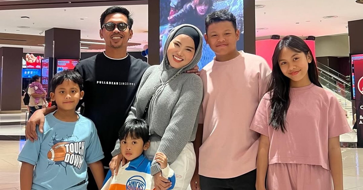Watie Hanifiah Akui Dirinya Bukan Ibu Tiri Sempurna – “Setiap Hari Pasti Ada Ucapan ‘I Love You'”