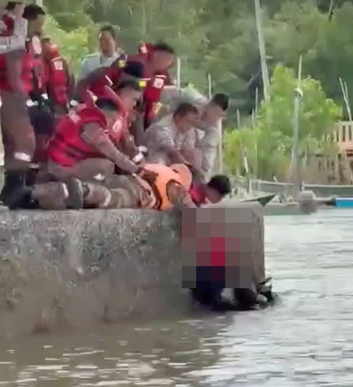 dua budak maut kereta terjunam dalam sungai