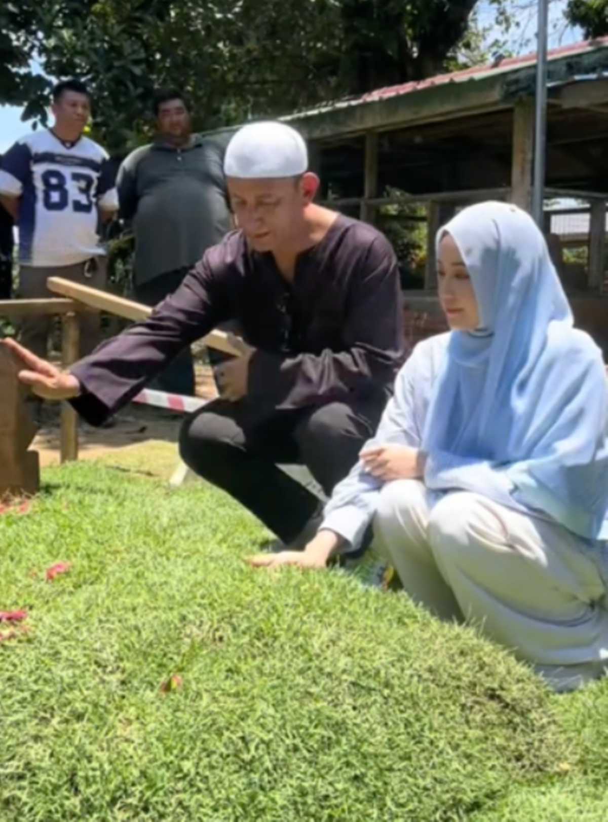 riezman khuzaimi ziarah kubur Zara