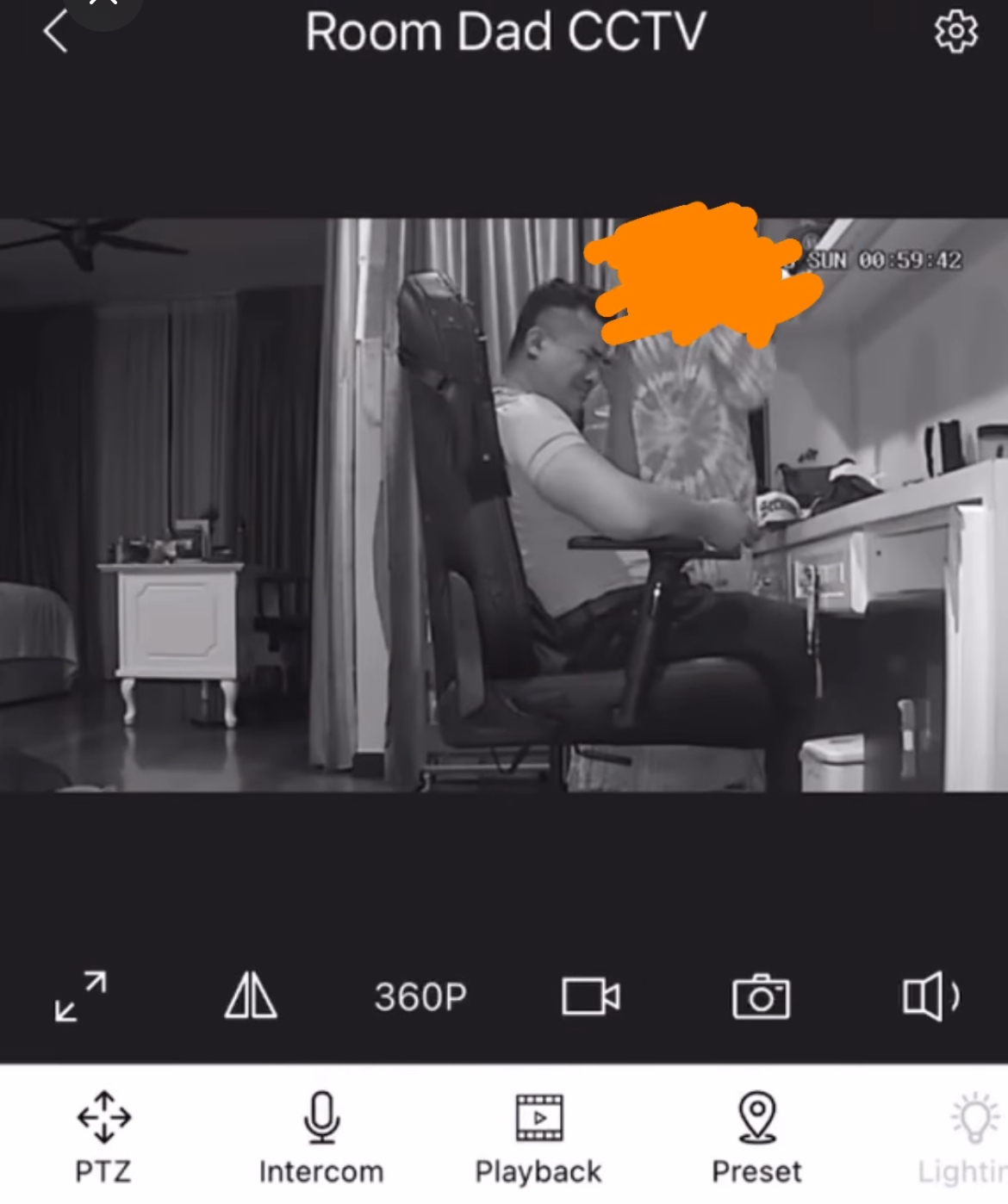 Aaron aziz menangis