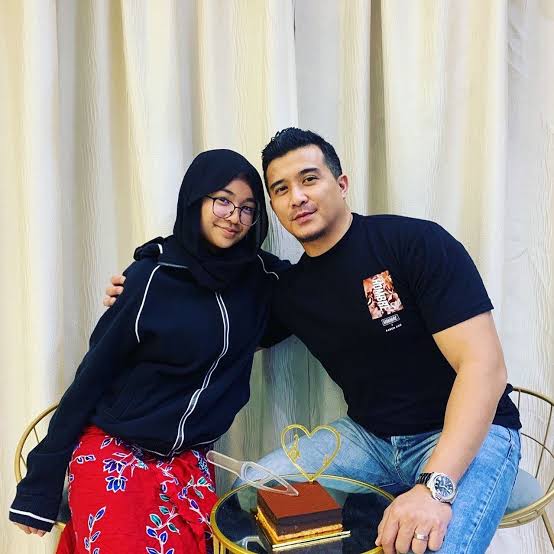 Dwi ariana anak aaron aziz