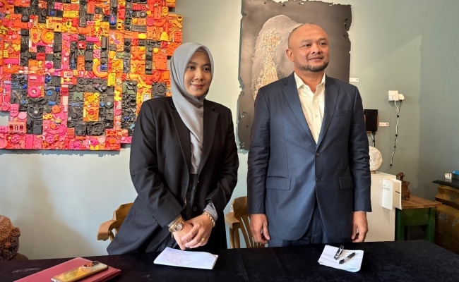 Bapa tiri, suami pengasas dnar