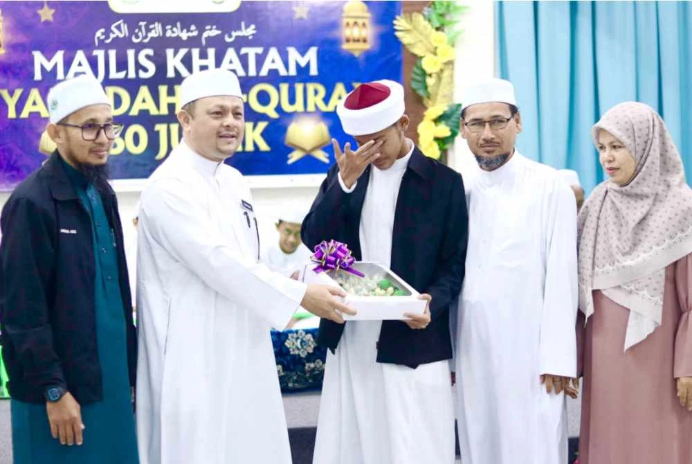 pelajar tahfiz hafaz quran 30 juzuk
