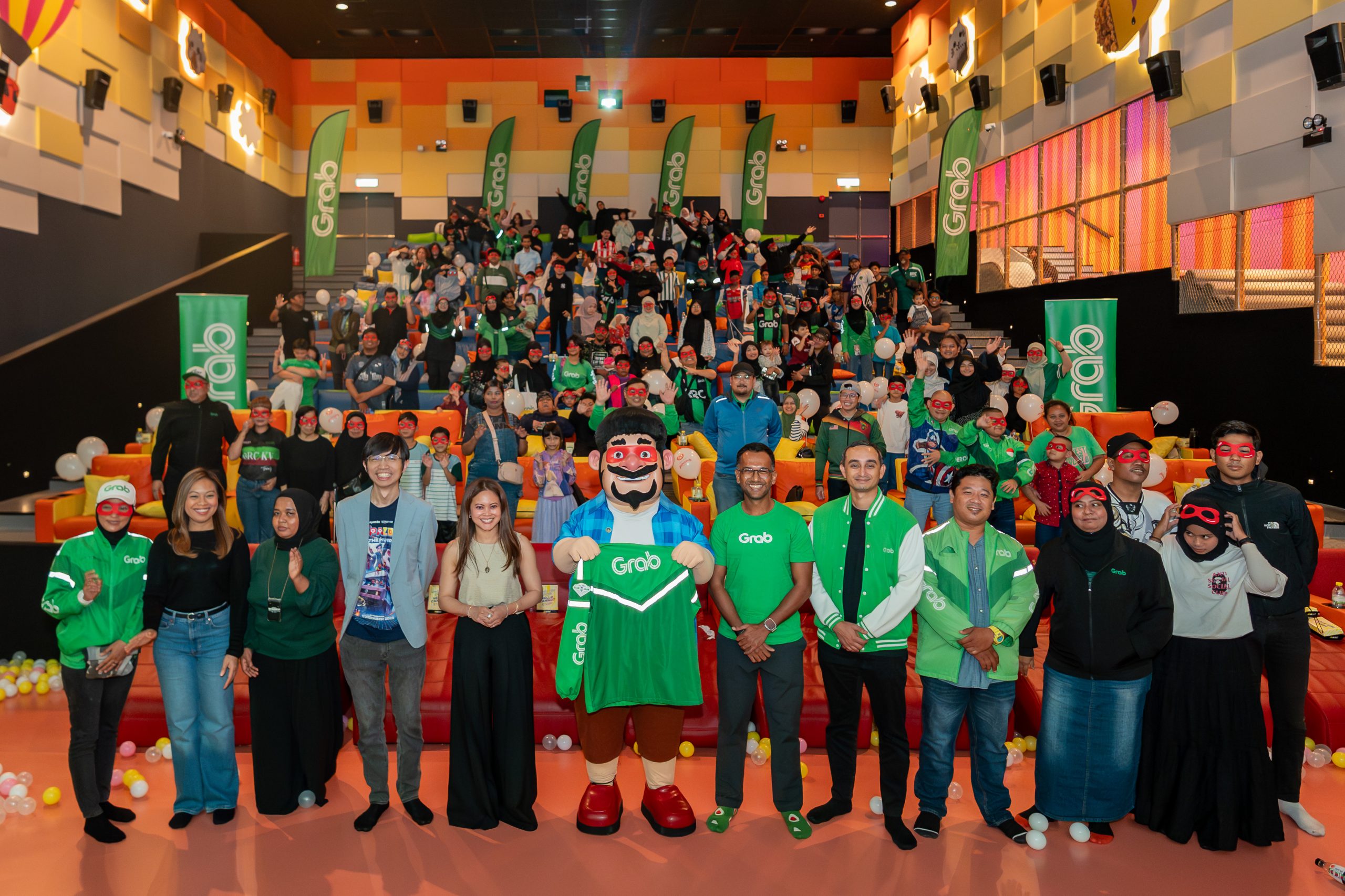 Grab Meraikan Rakan-Pemandu Dan Rakan-Penghantar Bersama Keluarga Dengan Papa Zola The Movie!