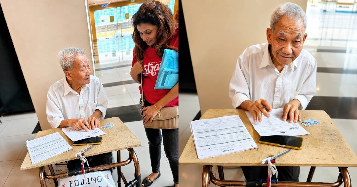 “Macam Perpustakaan Bergerak” – Pak Cik ‘Penulis Borang’ Caj RM5-RM10 Di KDN Undang Perhatian Ramai