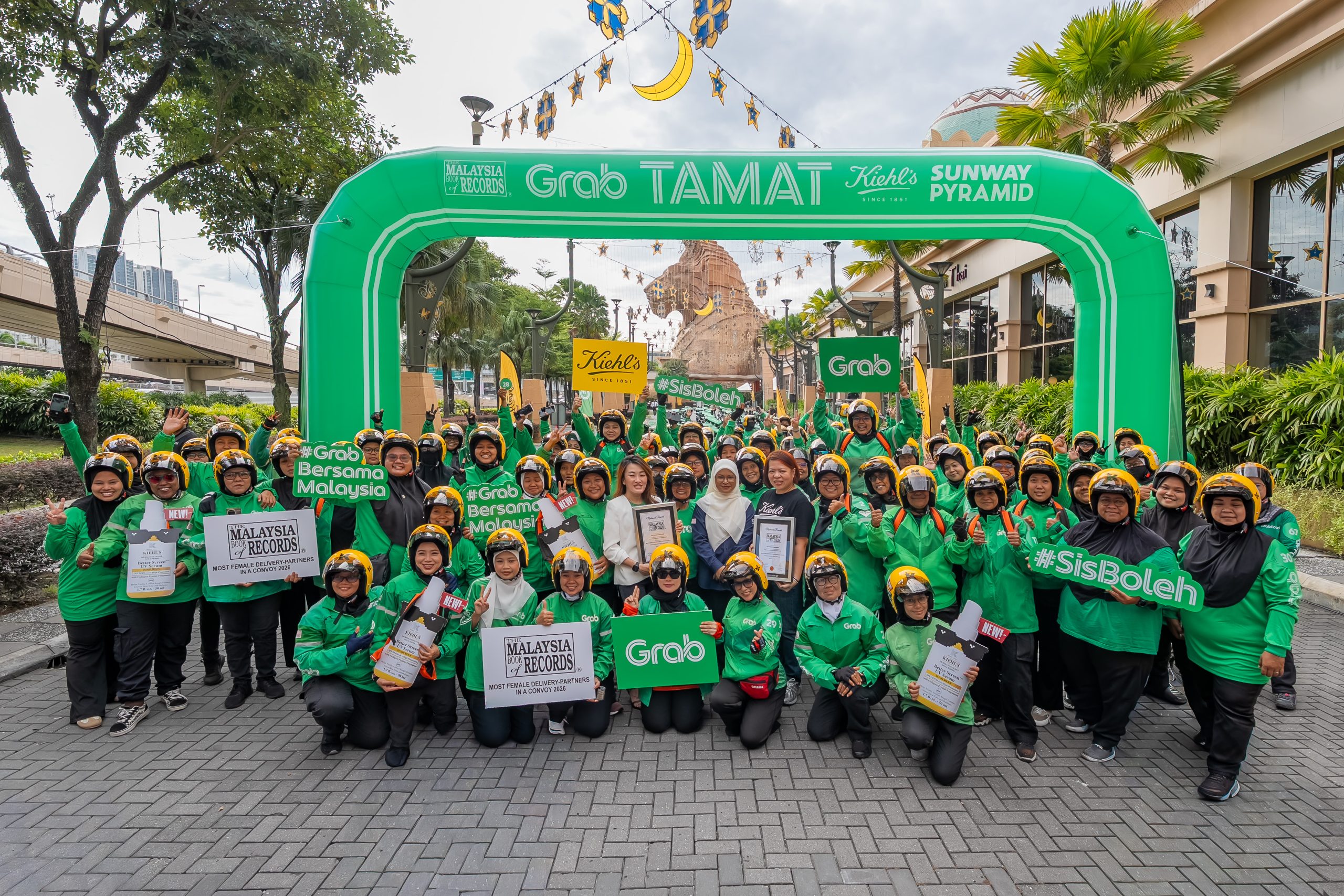 #SisBoleh, 100 Rakan-Penghantar Wanita Grab Cipta Sejarah Fenomenal Malaysia Book of Records Bersama Kiehl’