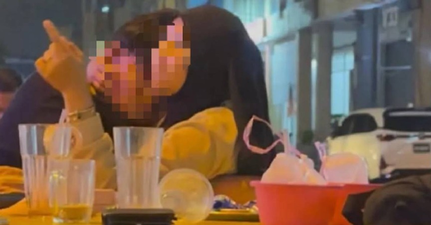 Buat Aksi ‘Menyusu’ Di Tempat Awam, Status Pasangan ‘Couple’ Disiasat JAIM