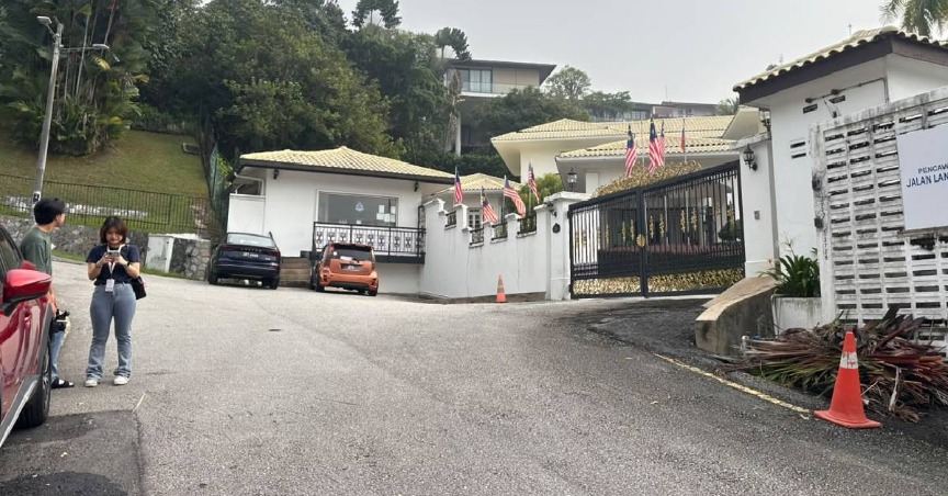 Desas-Desus Tahanan Rumah Najib, Pengamal Media Mula Berkumpul Depan Kediaman
