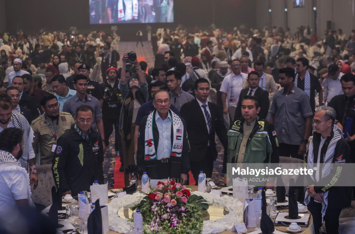 “Dunia Seolah-Olah Pekak”– Anwar Ibrahim Kecam Sikap Hipokrit Masyarakat...