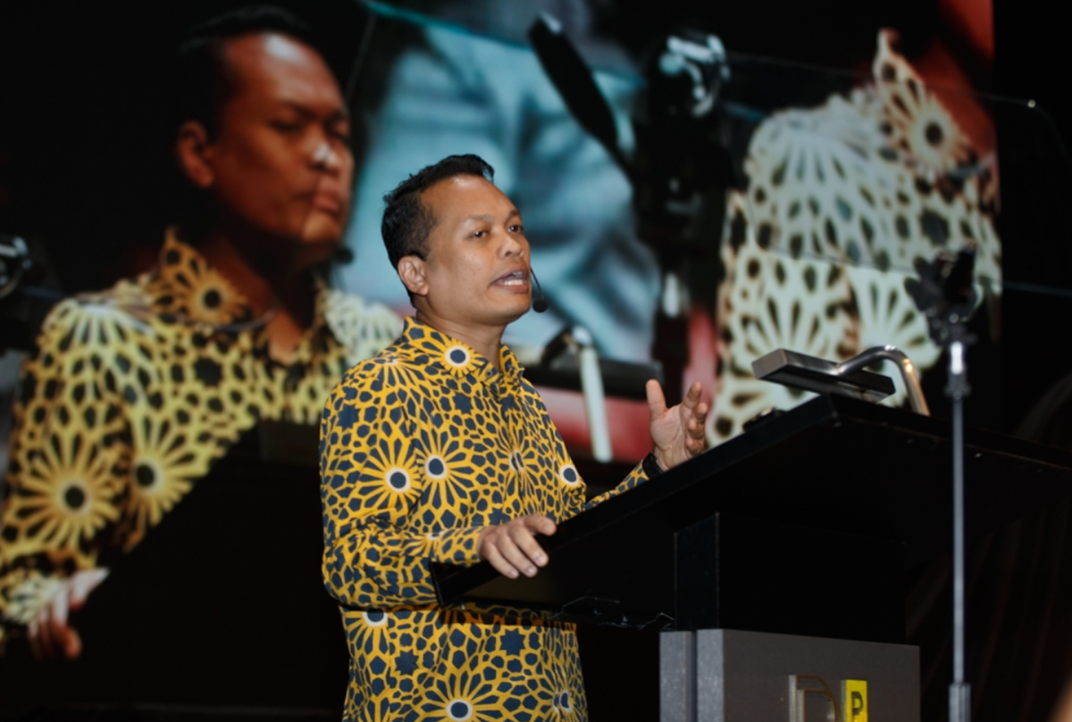 “Demi Memelihara Integriti Parti” – Susulan Ditangkap Khalwat, Nik Nazmi Direhatkan Selama Tiga Bulan